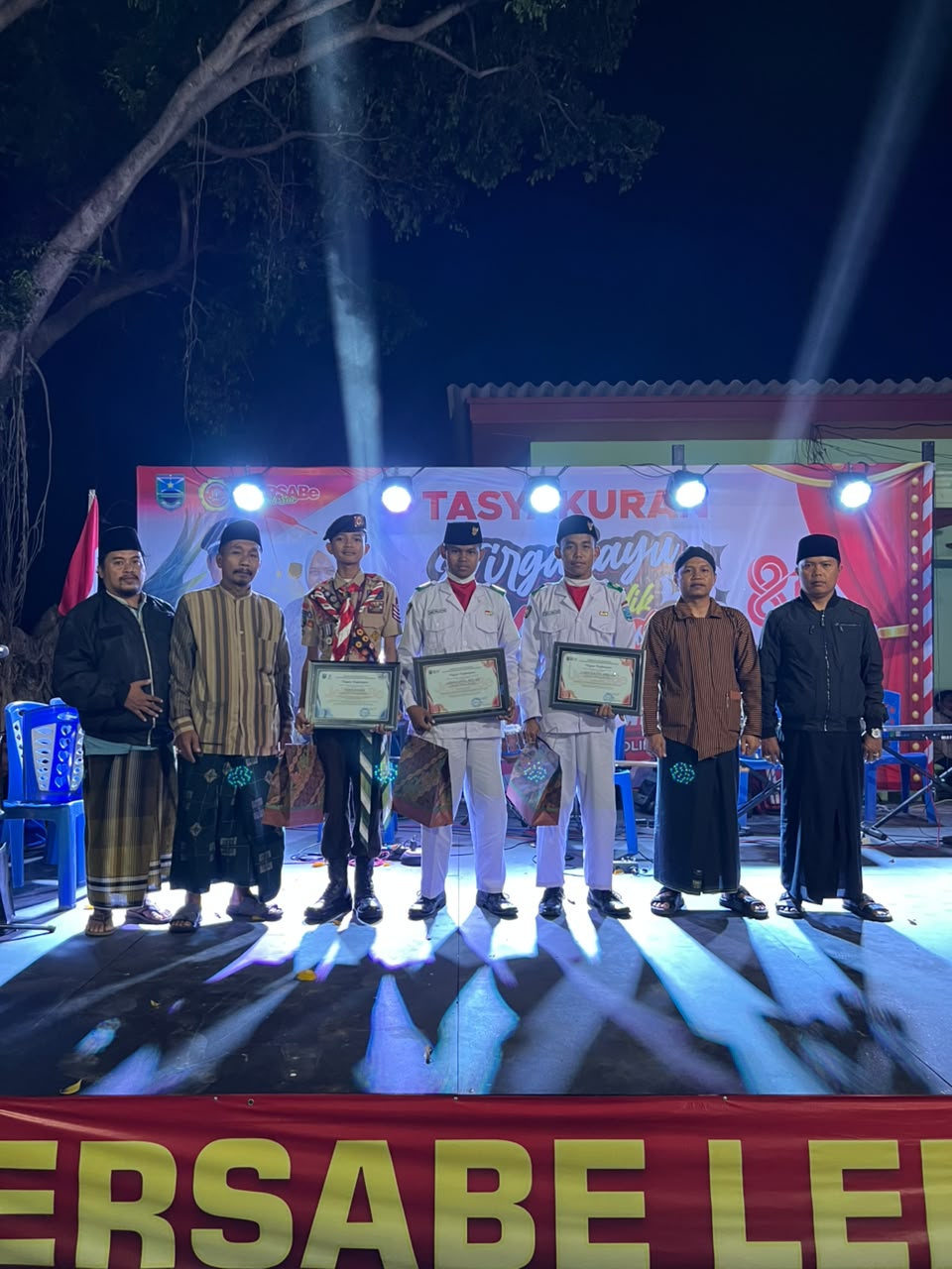 Penyerahan Piagam Penghargaan kepada Warga Berprestasi